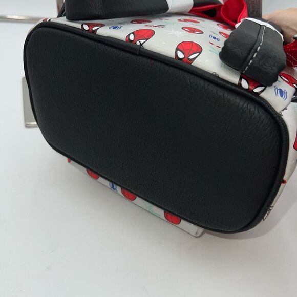 Marvel Spider-Man Gray and Red Backpack - Picture 6 of 8